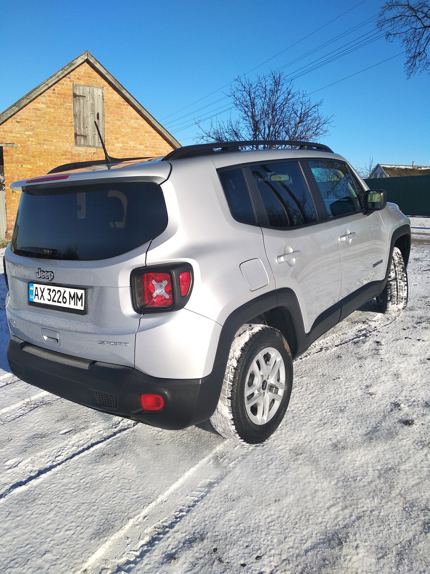 Jeep renegade .       .
