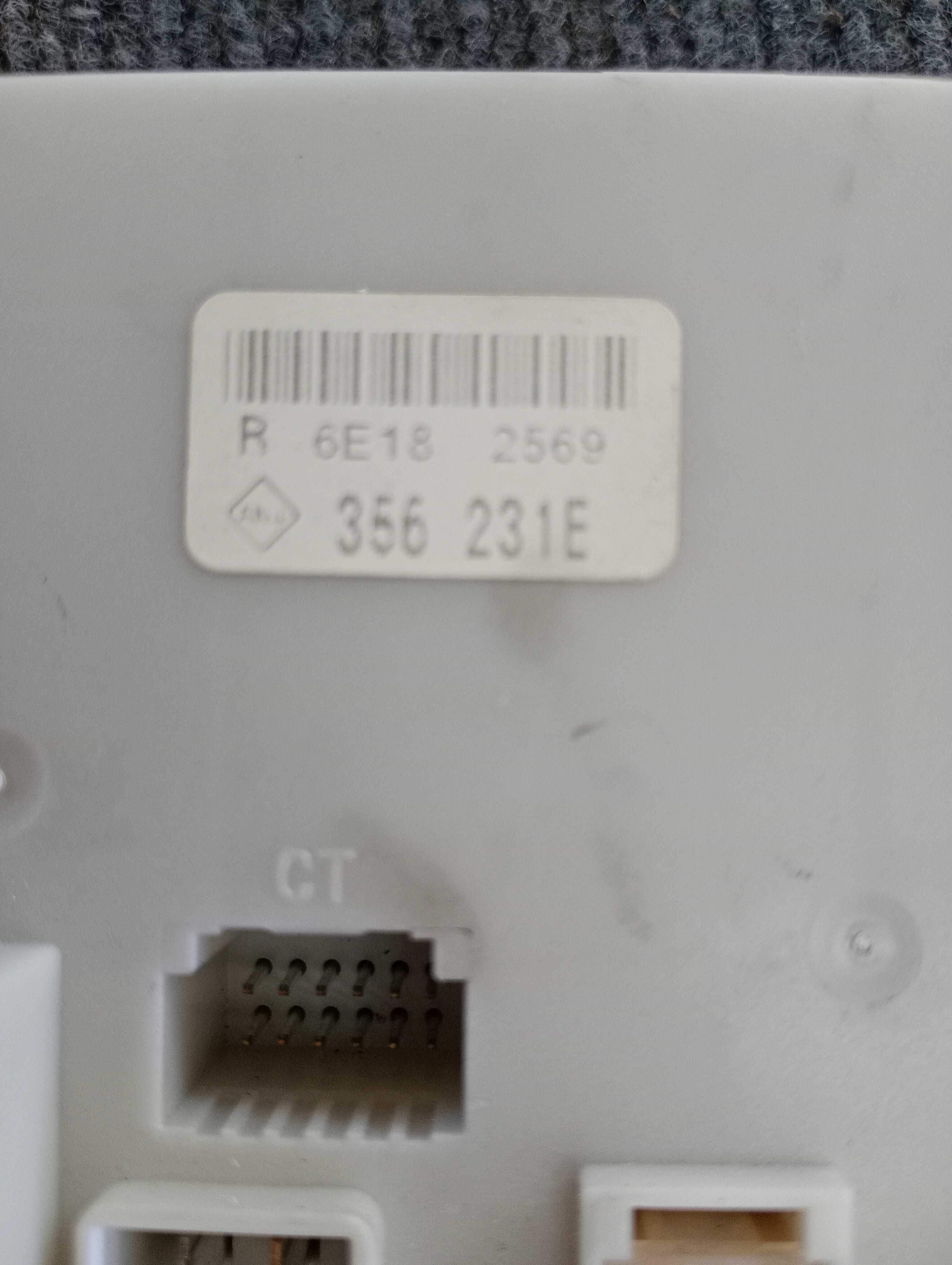 Caixa de fusiveis e reles