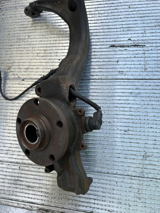 Zwrotnica Piasta Prawy przód VW Passat B5 W8 Audi S4 B5 A6 C5 duży…