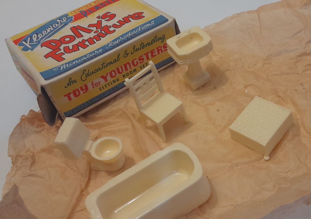 Brinquedo mini mobiliário de WC, com caixa