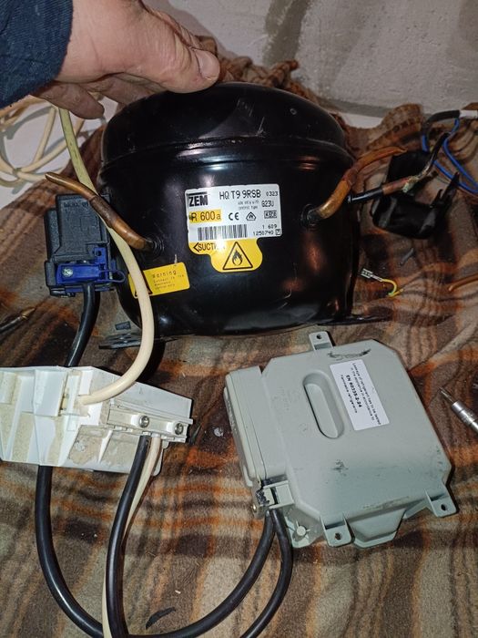 Компресор. Мотор холодильника. Морозиловка