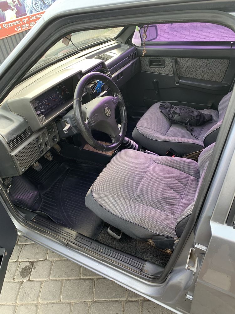 Автомобіль Ваз 21099