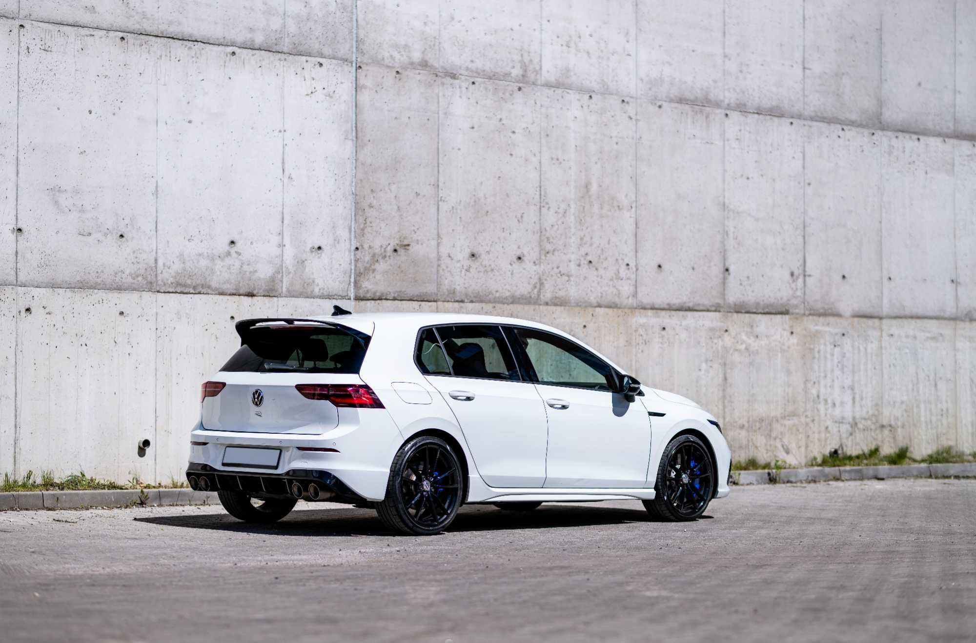 Wynajem samochodu VW Golf 8R wydech AKRAPOVIC