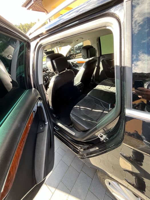 Автомобіль машина пасат б7 Passat B7