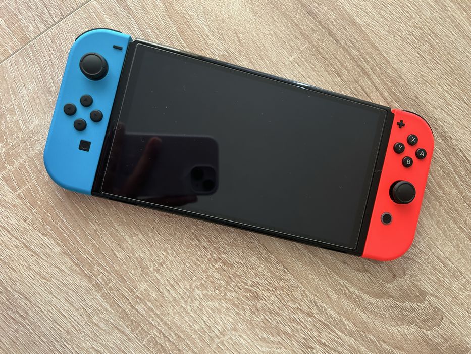 Nintendo Switch OLED + Acessorios + 2 jogos