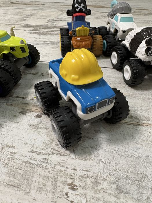 Чудо машинки від Matell Fisher price металеві