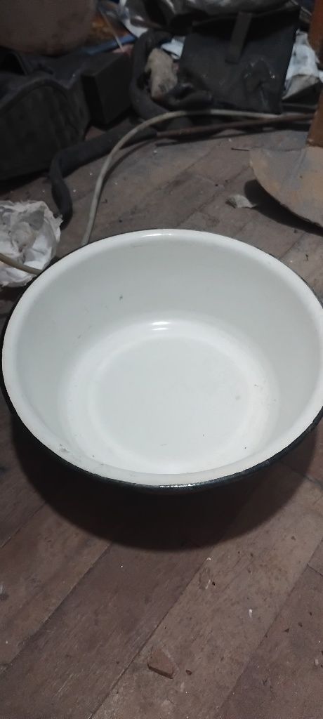 Кастрюли,сатейники,разносы,тарелки