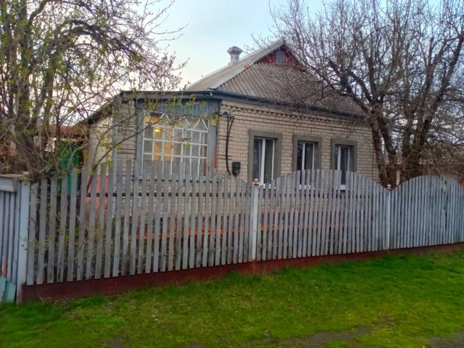 Продам будинок на два подвір'я