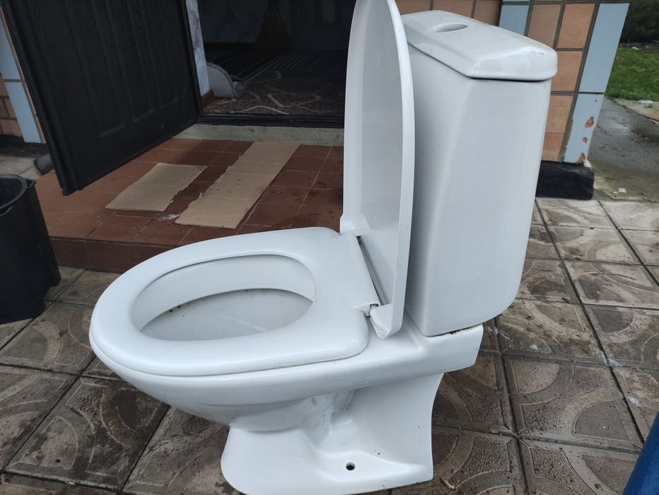 Продам унітаз в доброму стані