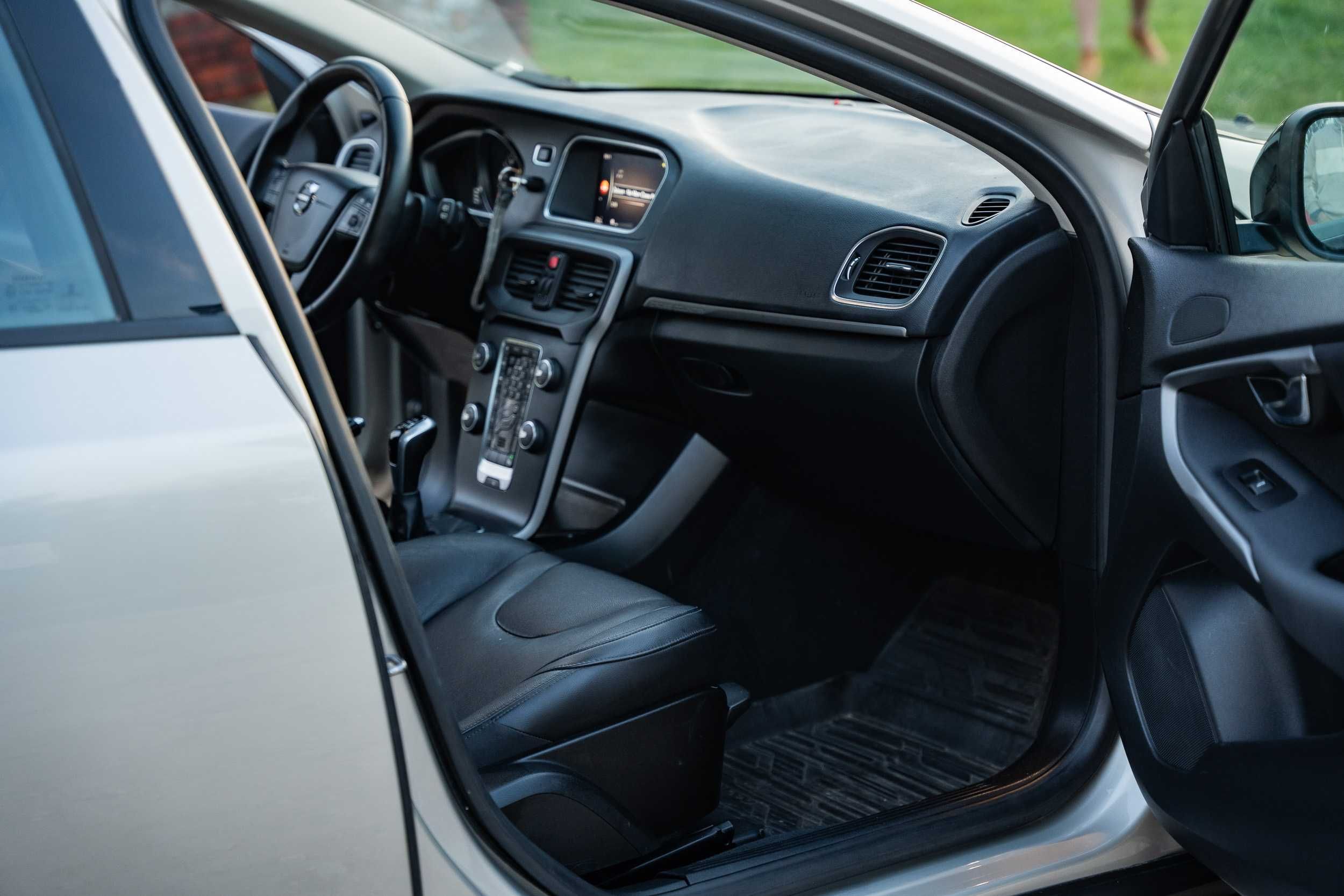 Volvo V40 Cross Country D2 120KM 105tys km Ks. serwisowa