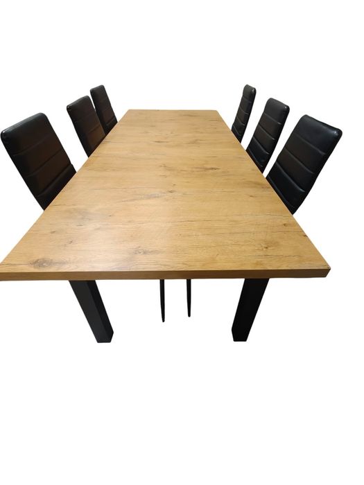 Stół rozkładany z krzesłami