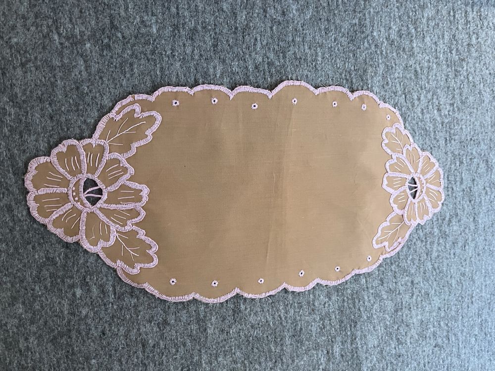 Serwetka ręcznie wyszywane kwiatki ruda 22x46cm