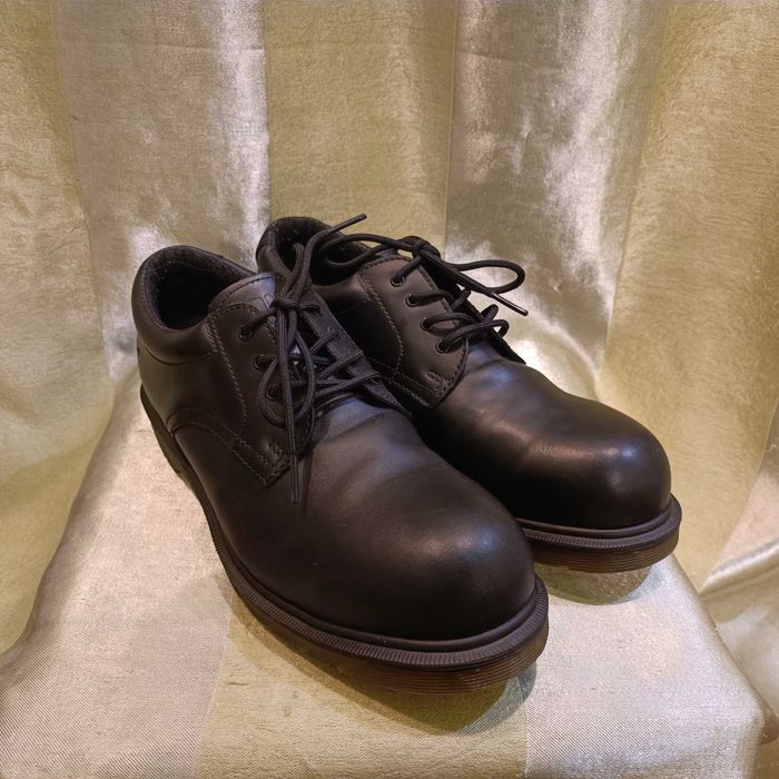 Спецобувь с усиленным металлическим носком  Dr Martens