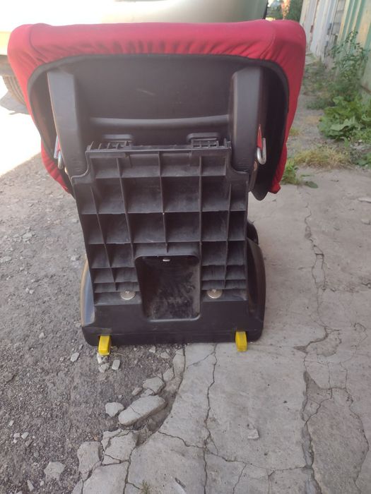 Автомобильное детское кресло