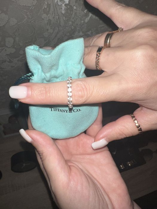 Продам кольцо Tiffani новое