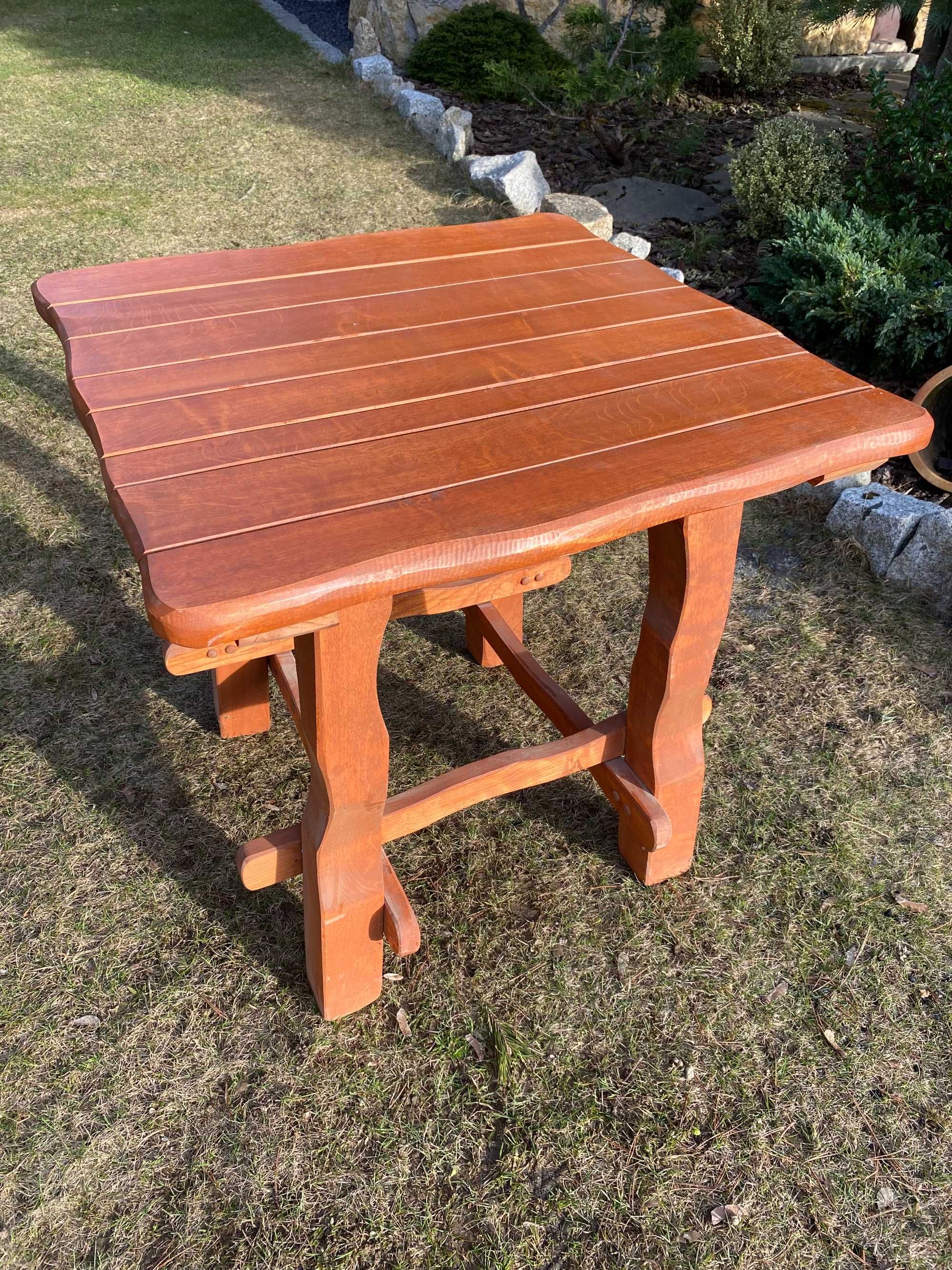 Ogrodowy stół drewniany