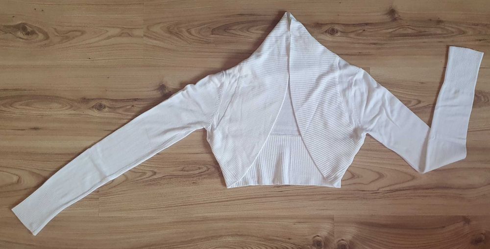 Krótki sweterek Amisu