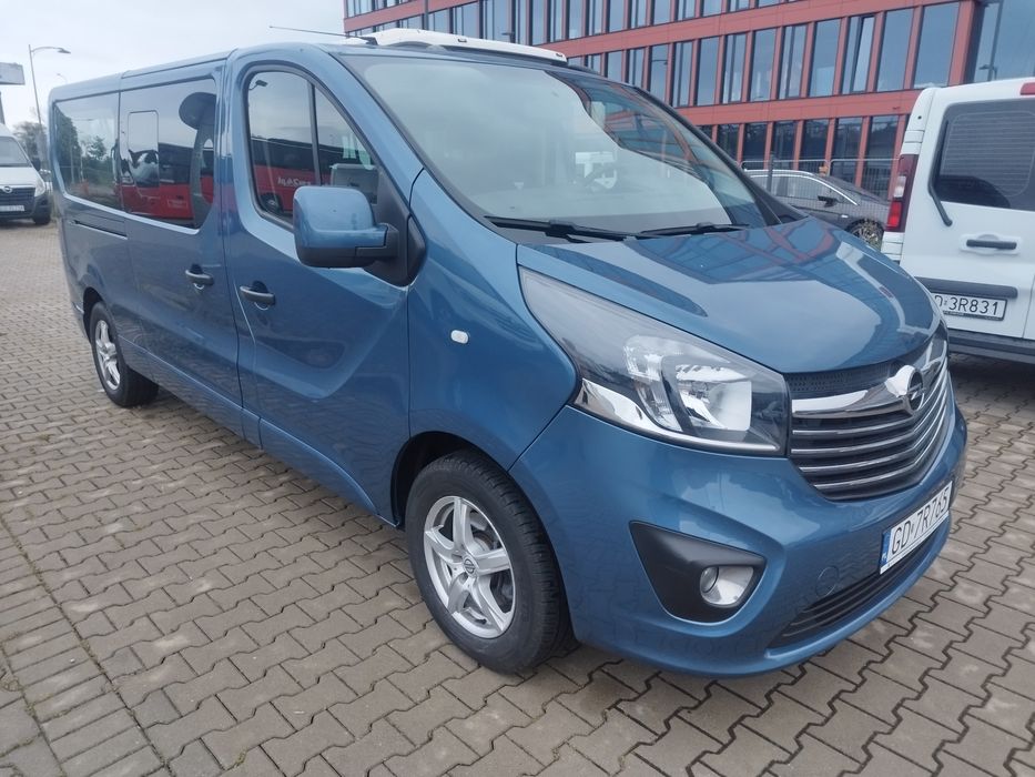 Wynajem, wypożyczenie busa 9 osobowego OPEL VIVARO Renault Trafic LONG