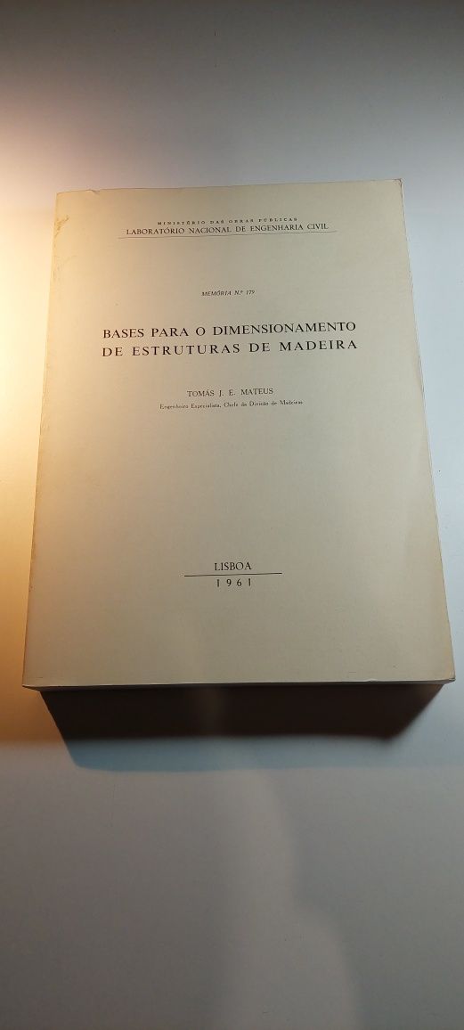 Bases para o Dimensionamento de Estruturas de Madeira - Tomás Mateus