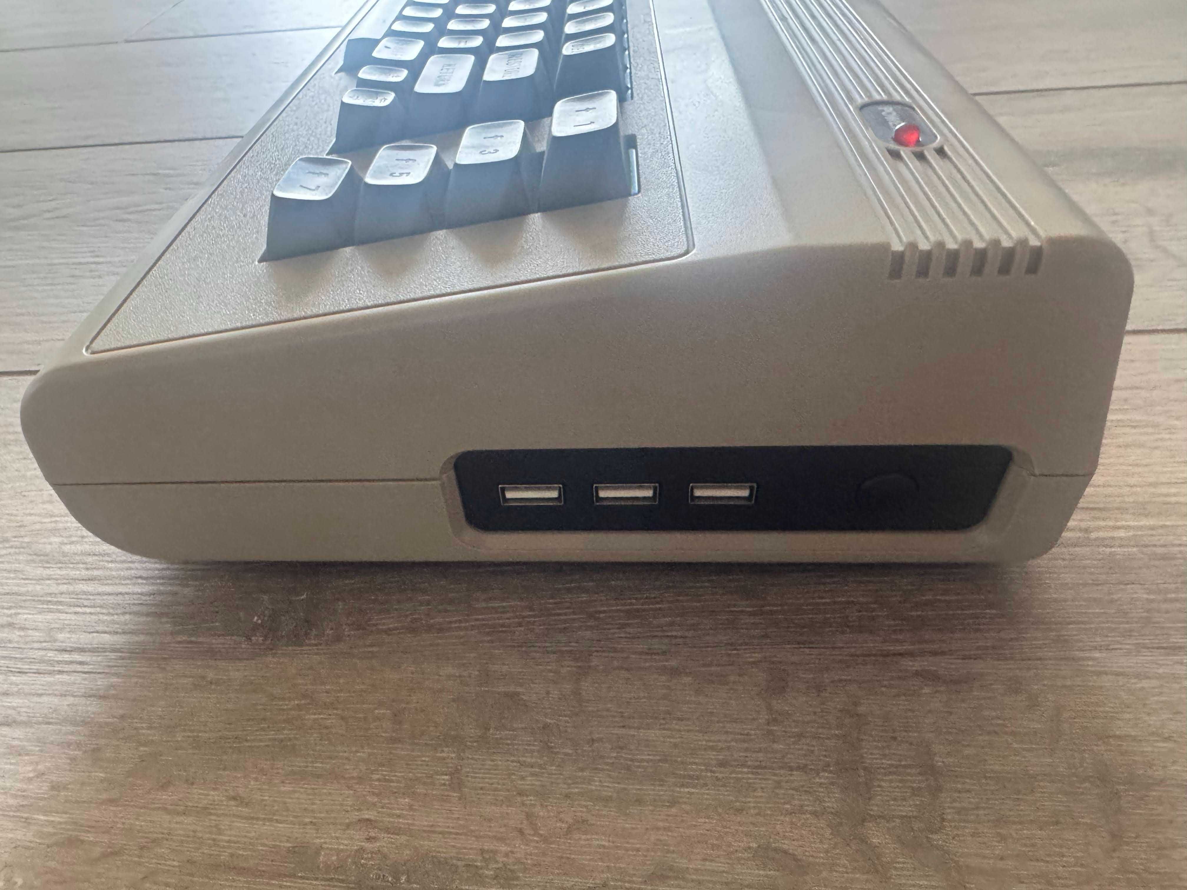 The C64 Maxi / Commodore 64, nowy, zawiera 64 gry