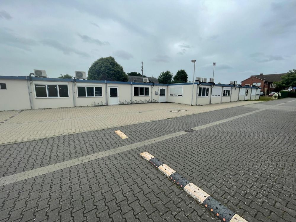 Kontenery biurowe Adapteo – 35 modułów, 630 m² – gotowe do użytku!