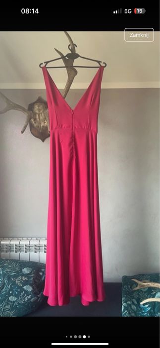 Różowa długa sukienka
