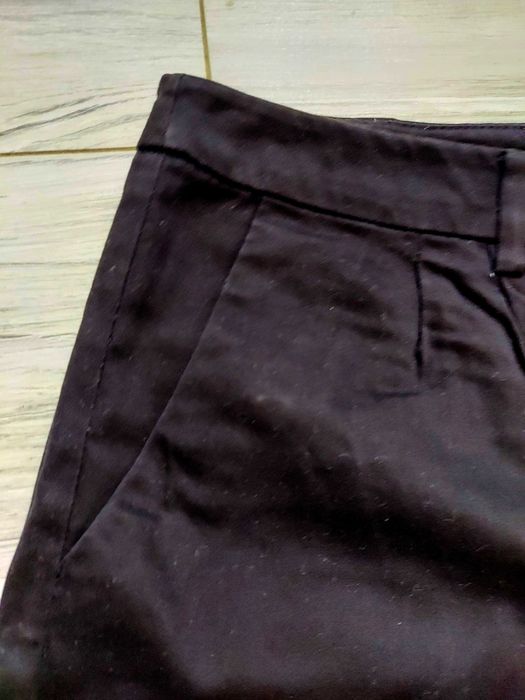 Czarne eleganckie krótkie spodenki podwijane H&M r. 38 / M