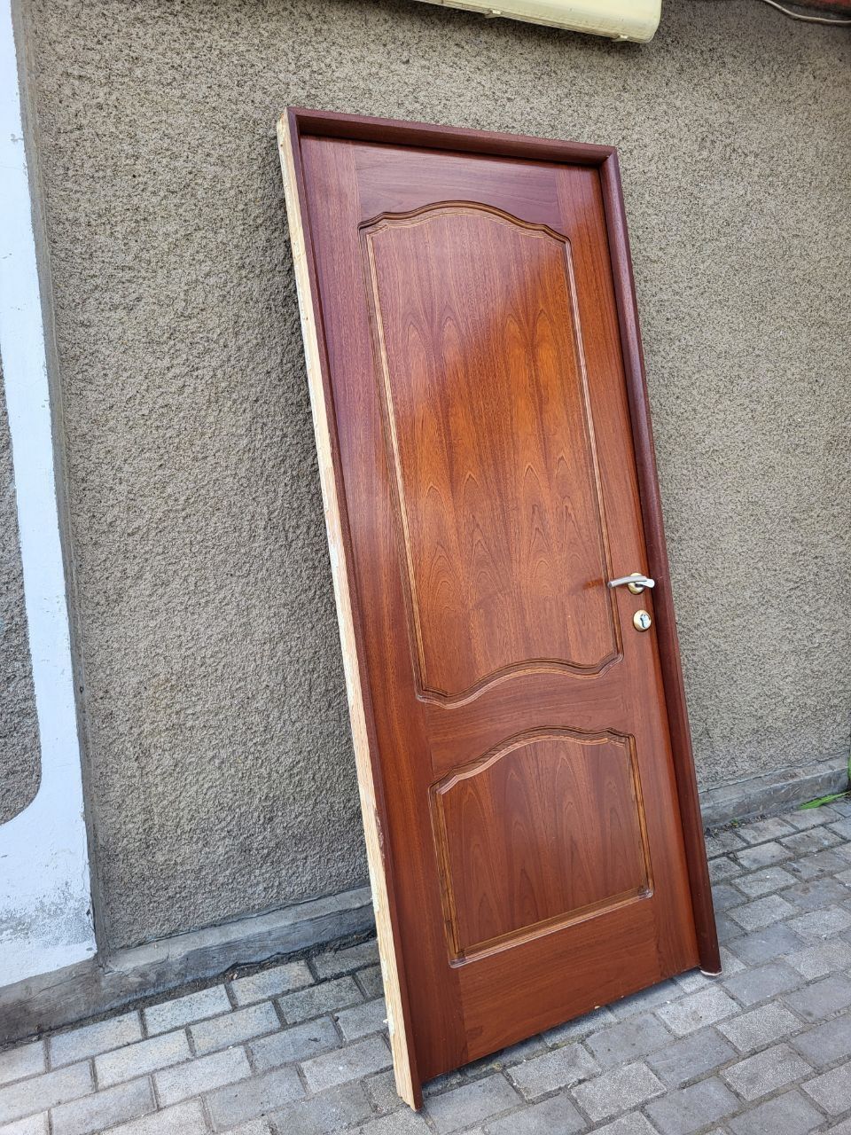Двері дерев'яні.