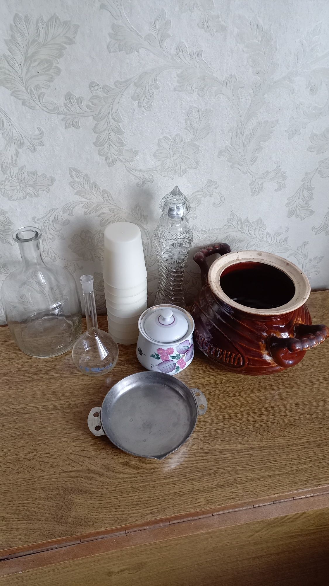 Посуда , разные предметы(стекло, керамика,пластик, металл)