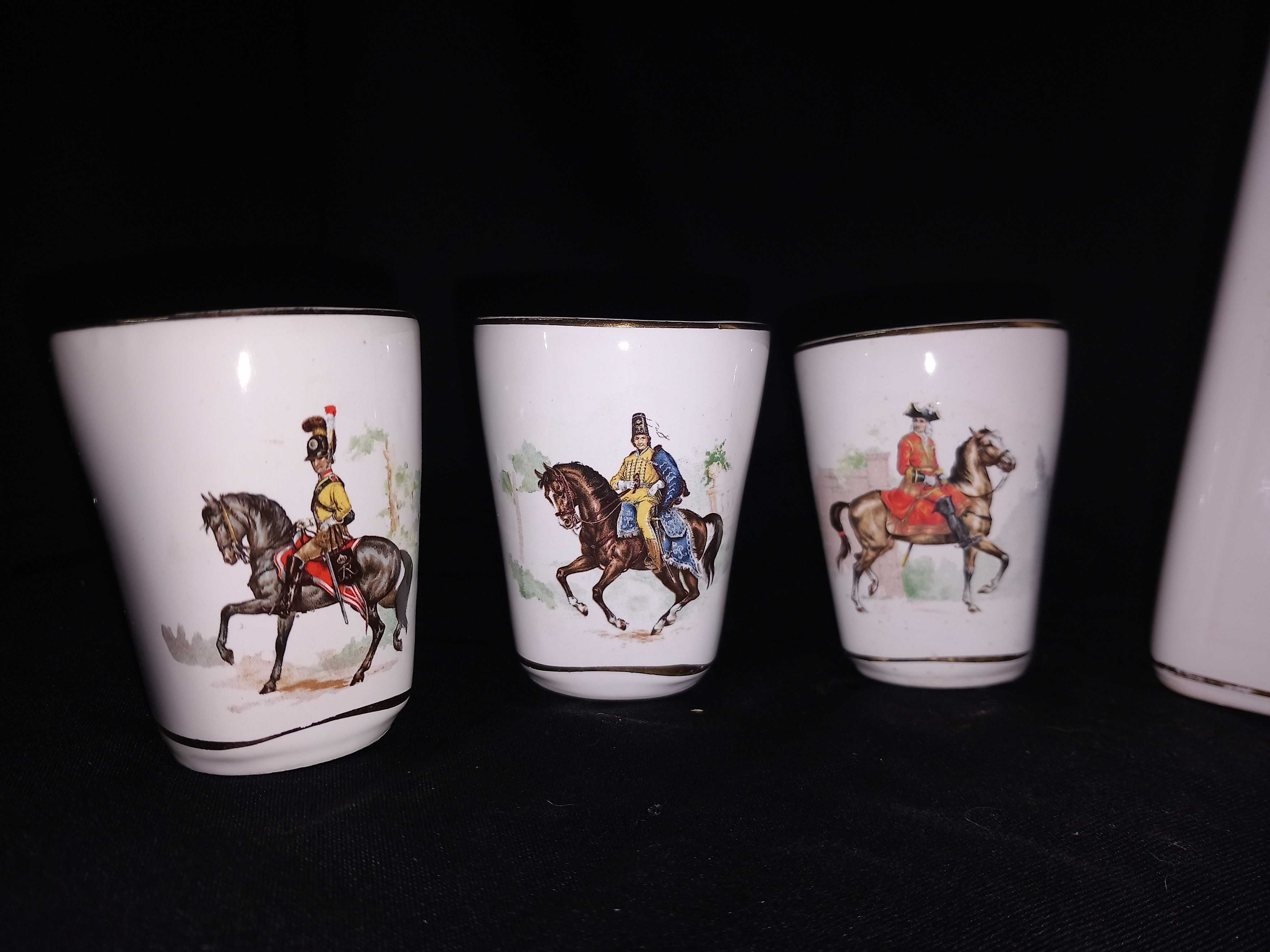 Conjunto vintage de cerâmica, garrafa e 6 copos, motivos equestres