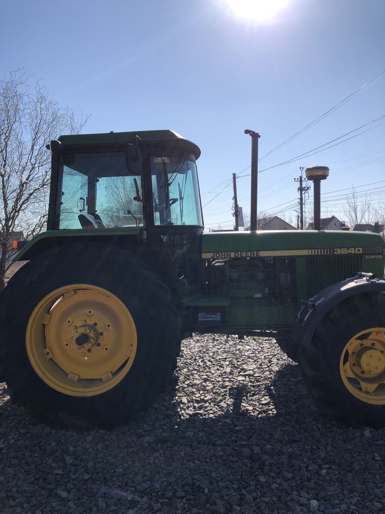 Трактор John Deere 3640