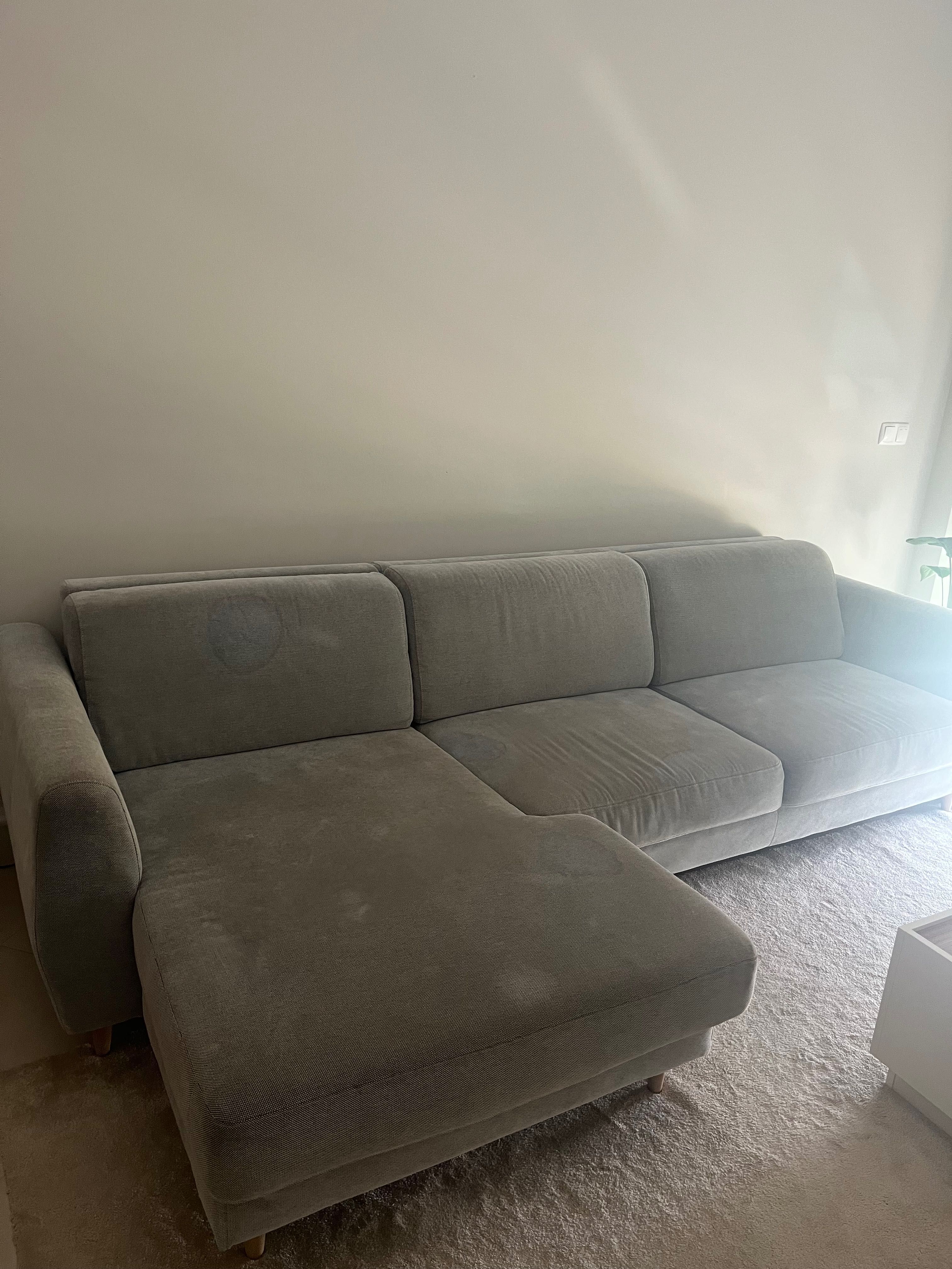 Sofá cinzento com chaise longue