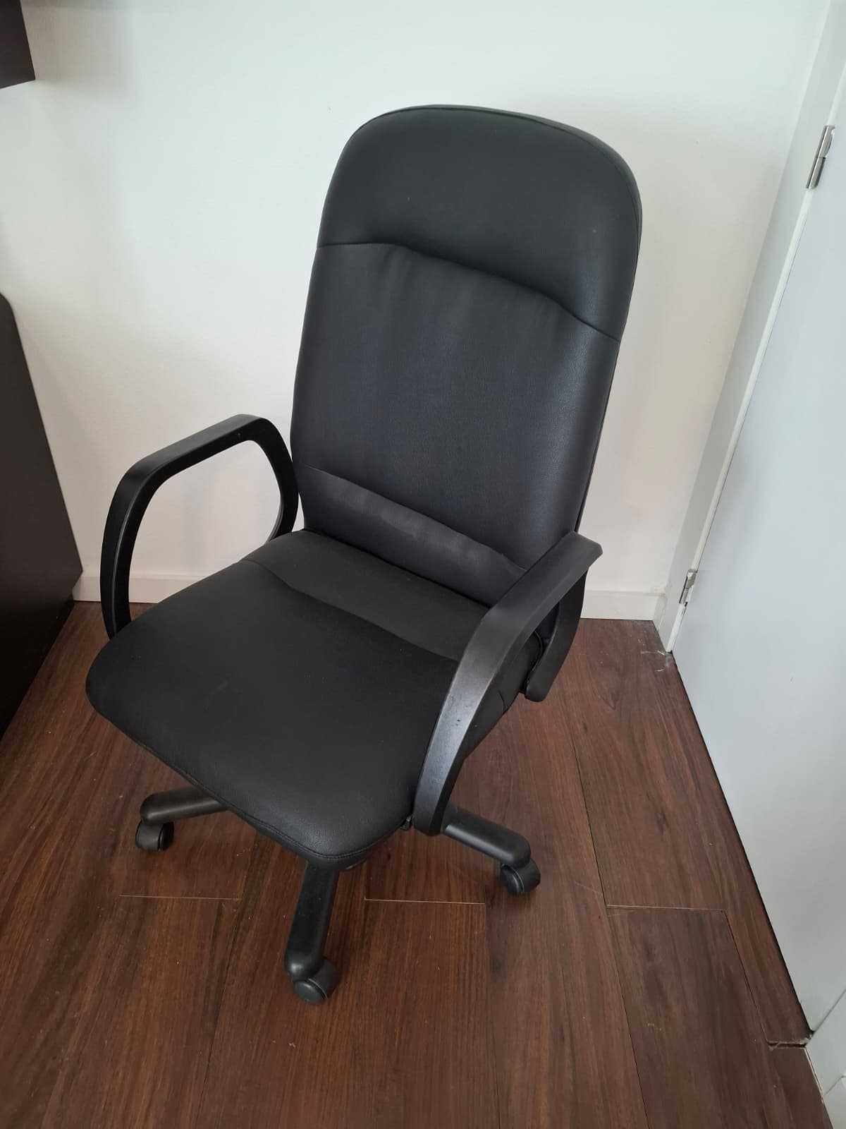 Cadeira de escritório em pele