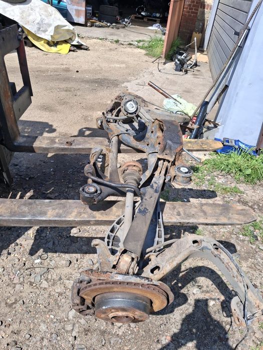 Zawieszenie tyl tylne belka wahacz piasta Bmw 3 E46