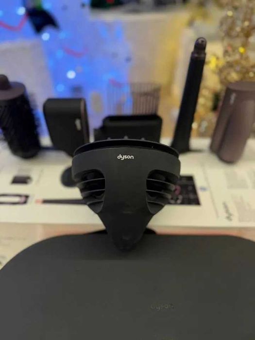 Новий стайлер Dyson Airwrap у колярі Jasper Plum