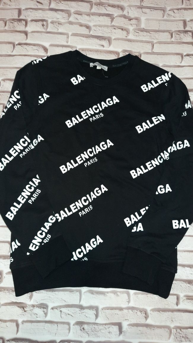 Женский свитшот кофта толстовка Balenciaga.  Новая!