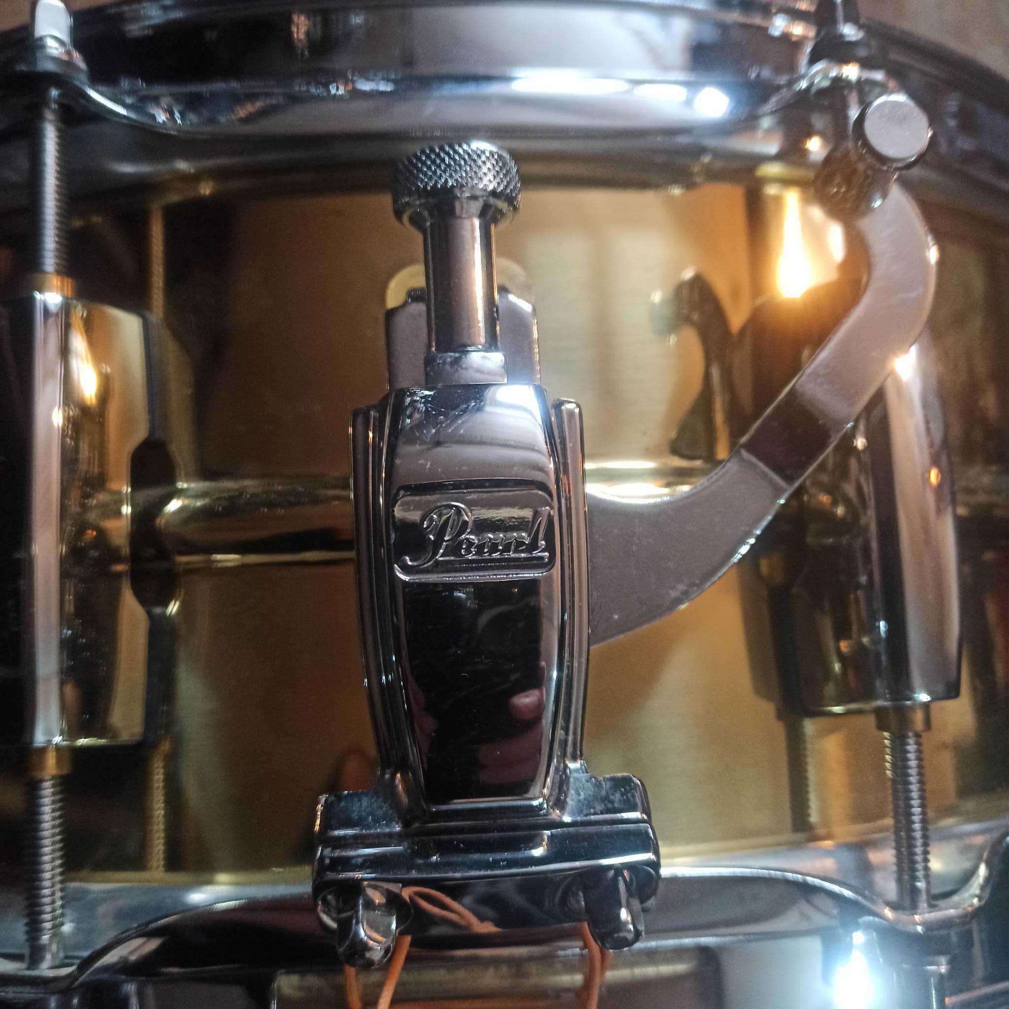 Snare: Pearl Sensitone Custom B-5514 14" x 5,5"