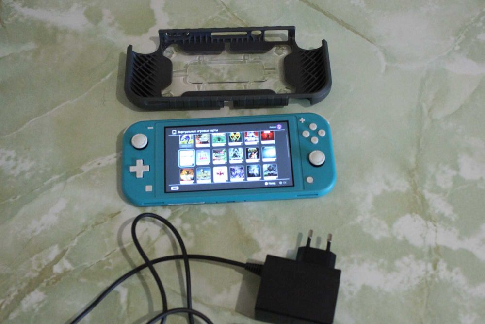Продам приставку Nintendo Switch Lite.