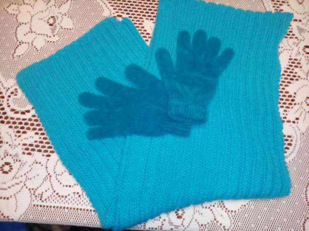 Rękawiczki i szalik w ślicznym kolorze turkusowym. Polecam!!! Okazja!