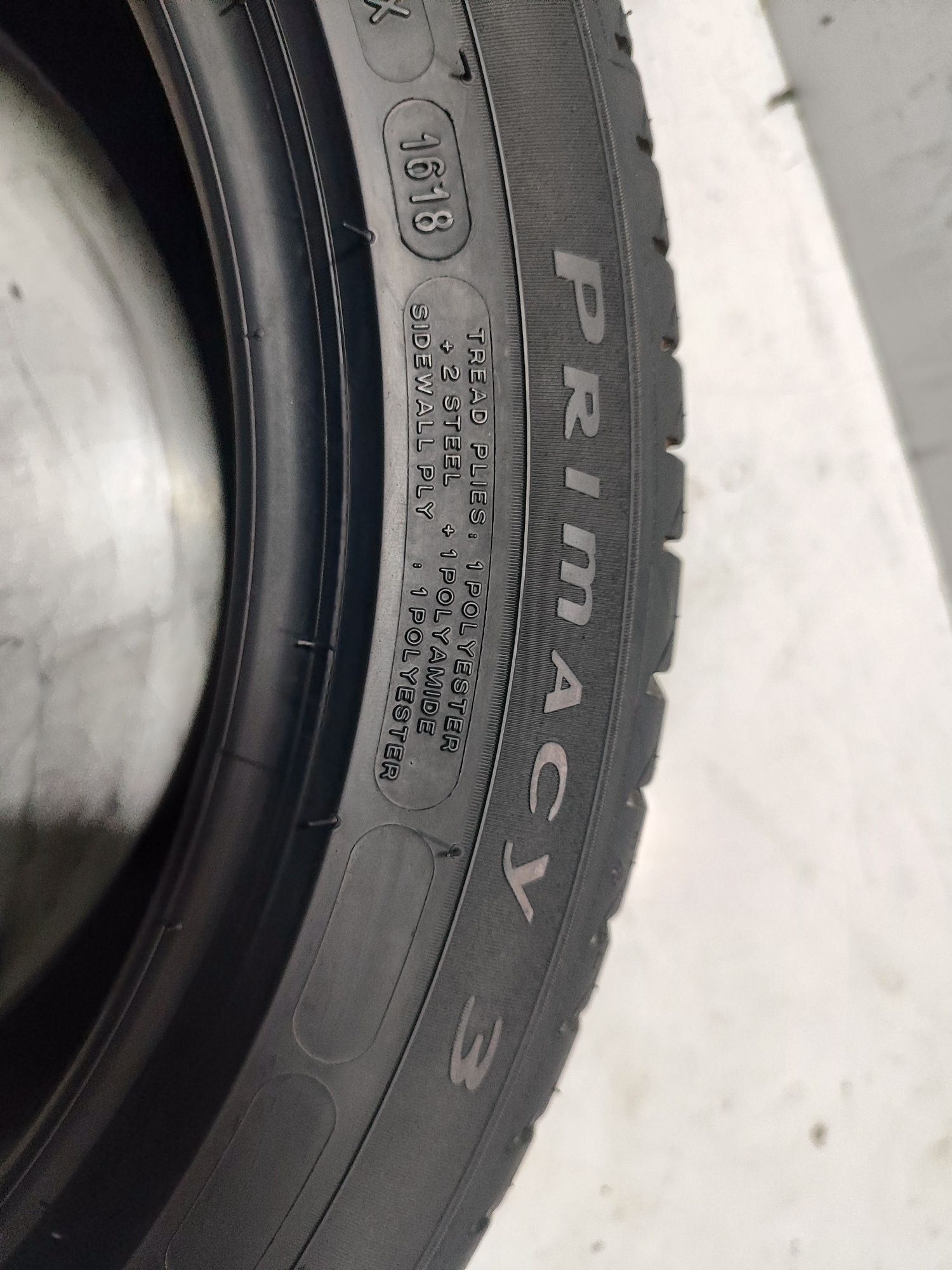 2 pneus semi novos Michelin 215/45R17 90V Oferta dos Portes