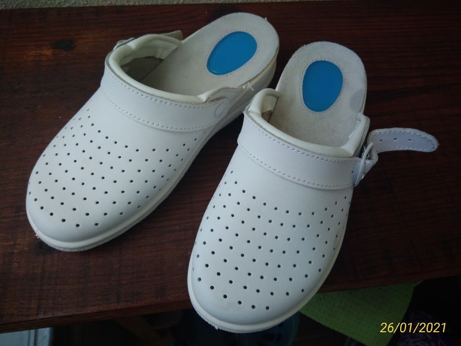 Socas ortopédicas brancas novas - T.M. 37