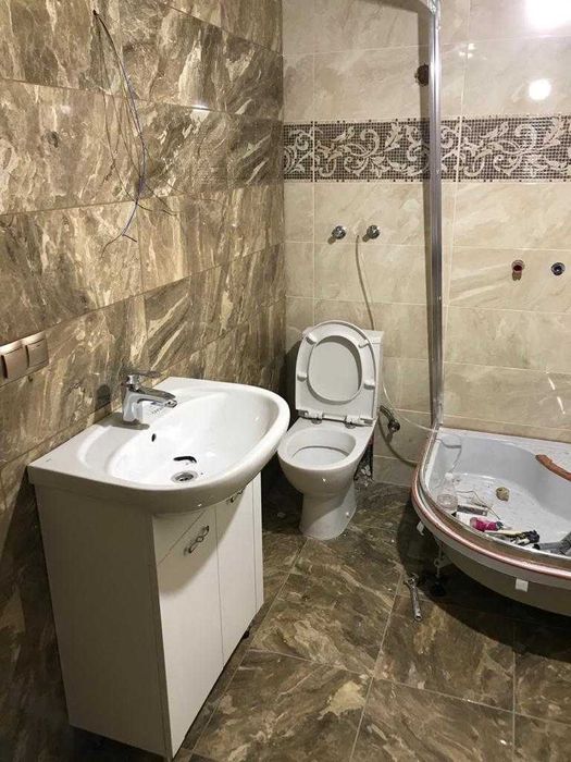 Сантехнік терміново, ремонт унітаза змішувача прочистка каналізації.