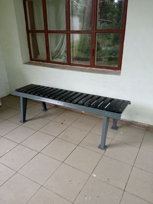 Продам лавочку у двір