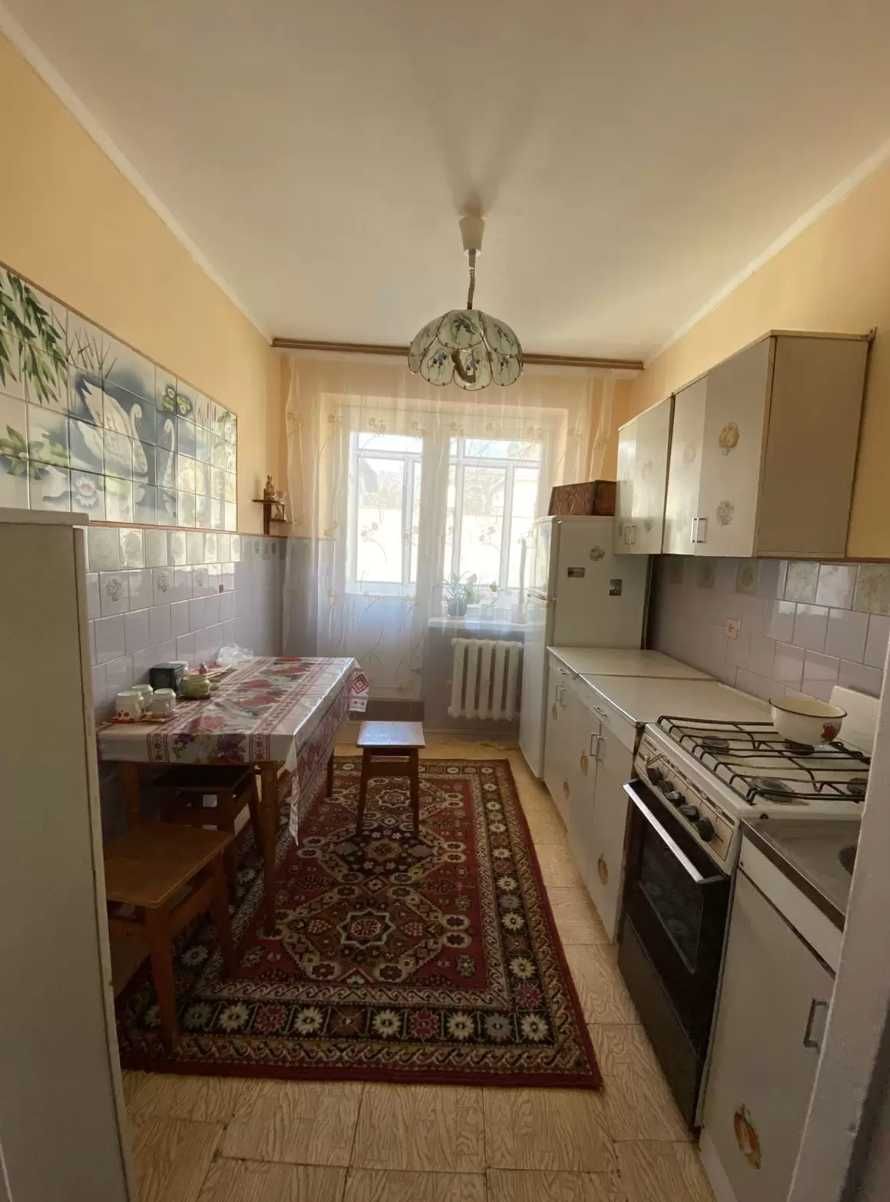 Підселення в окрему кімнату (дівчина)  в 2К КВ Львів, Довбуша