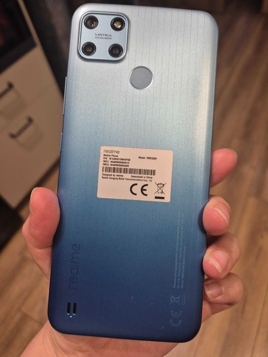 Niebieski smartfon Realme C25Y