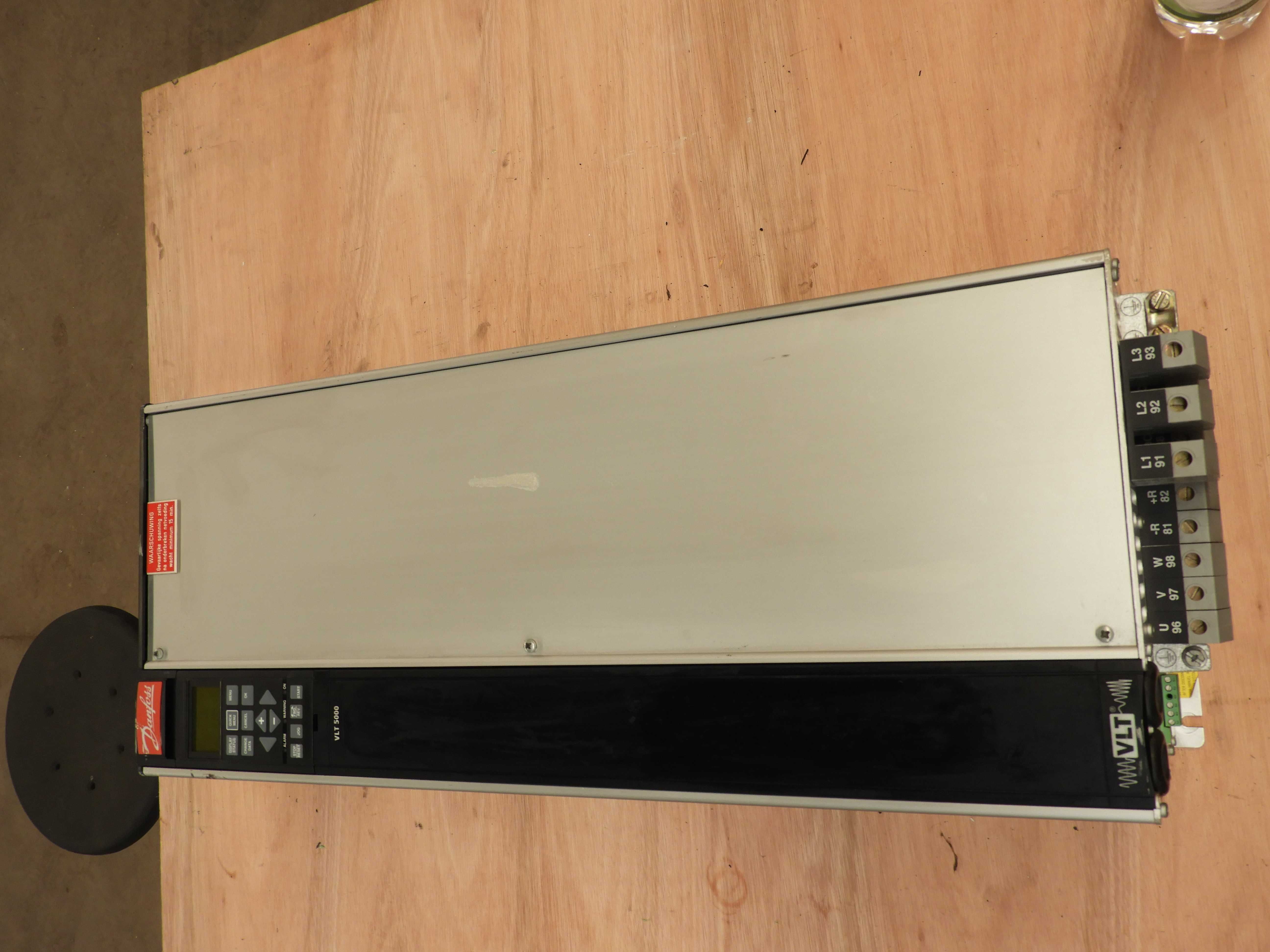 Falownik Danfoss VLT5000 VLT5052P 64.7 KVA