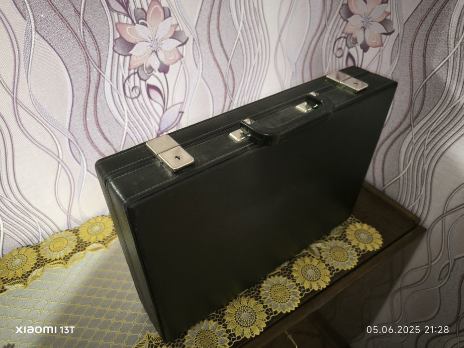 Дипломат, валіза, чемодан часів СРСР, шкірзам