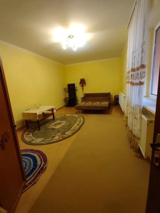 Оренда кімнати для дівчини в будинку в Ужгороді