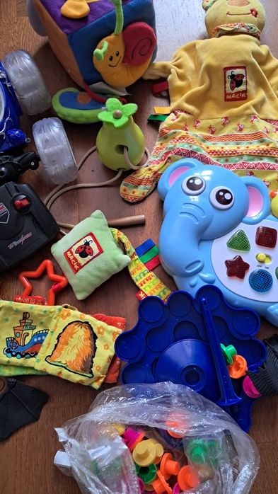 Детские игрушки.