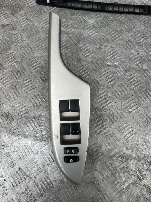 Кнопки стеклоподьемников Тойота королла 08год toyota corolla e140 e150